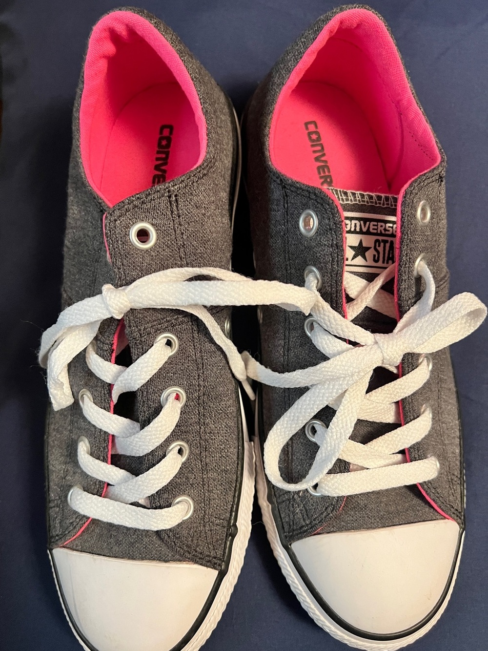Converse Women’s size 6.5 ( labeled Youth 5)  Gray Low Top Sneakers with Pink